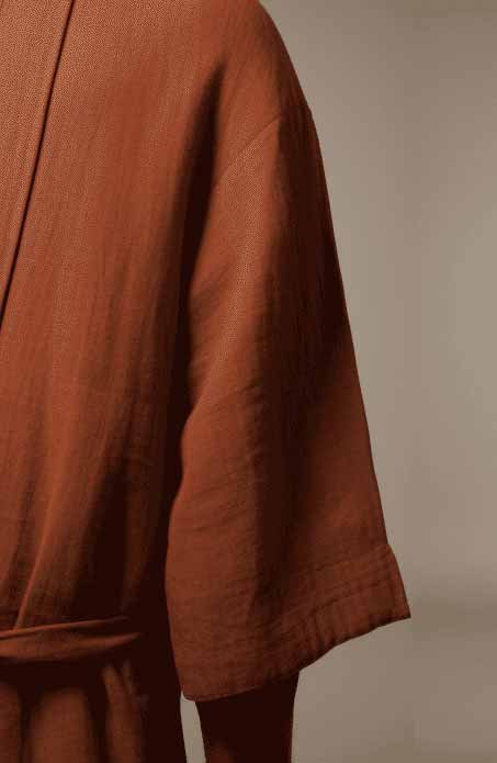 10_LS9C1_Model_closeup_burnt-ochre_p